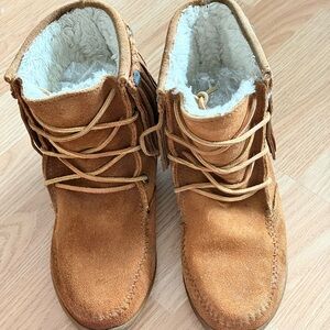 Minnetonka Tan Suede Ankle Boots with Fur Lining